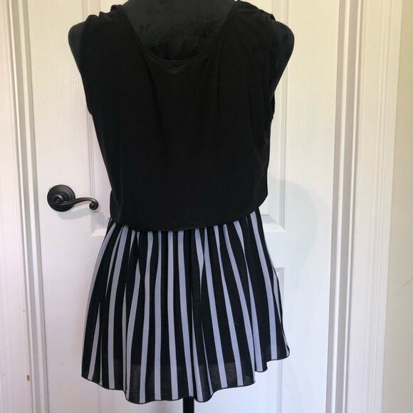 Julia Women's Sleeveless Blouse Top Striped Bottom Round Neck Black Size‎ S/M - Picture 4 of 6